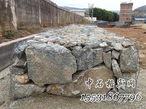 生態(tài)格賓網護岸.jpg